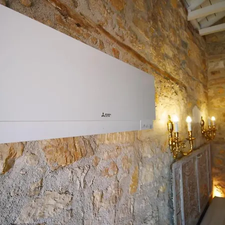 Oezel Tasarimli Tarihi Tas Ev