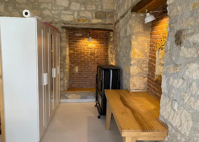 بيت للعطل Oezel Tasarimli Tarihi Tas Ev Çeşme