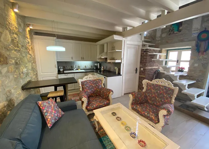 بيت للعطل Oezel Tasarimli Tarihi Tas Ev *