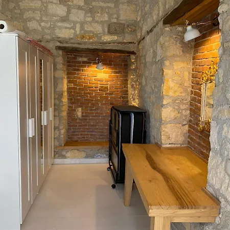 Ferienhaus Oezel Tasarimli Tarihi Tas Ev Çeşme