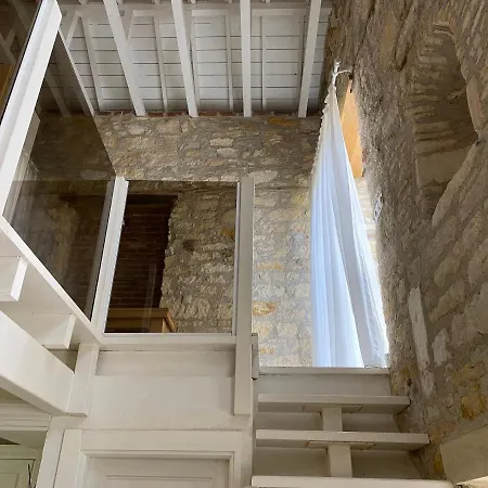 Oezel Tasarimli Tarihi Tas Ev Çeşme