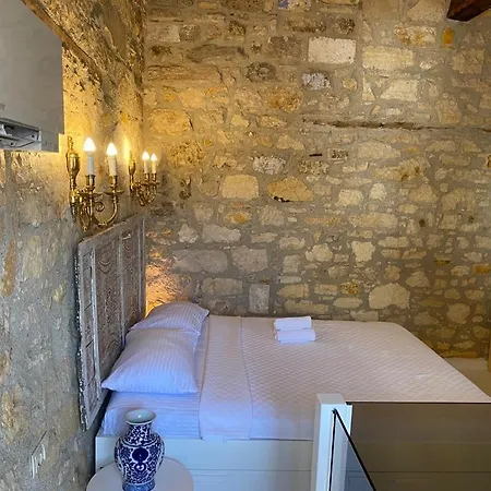 Oezel Tasarimli Tarihi Tas Ev * Çeşme