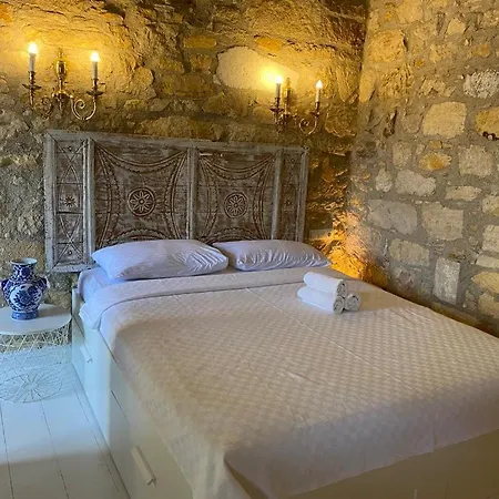 Ferienhaus Oezel Tasarimli Tarihi Tas Ev Çeşme