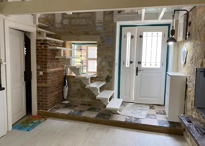 Nyaraló Oezel Tasarimli Tarihi Tas Ev